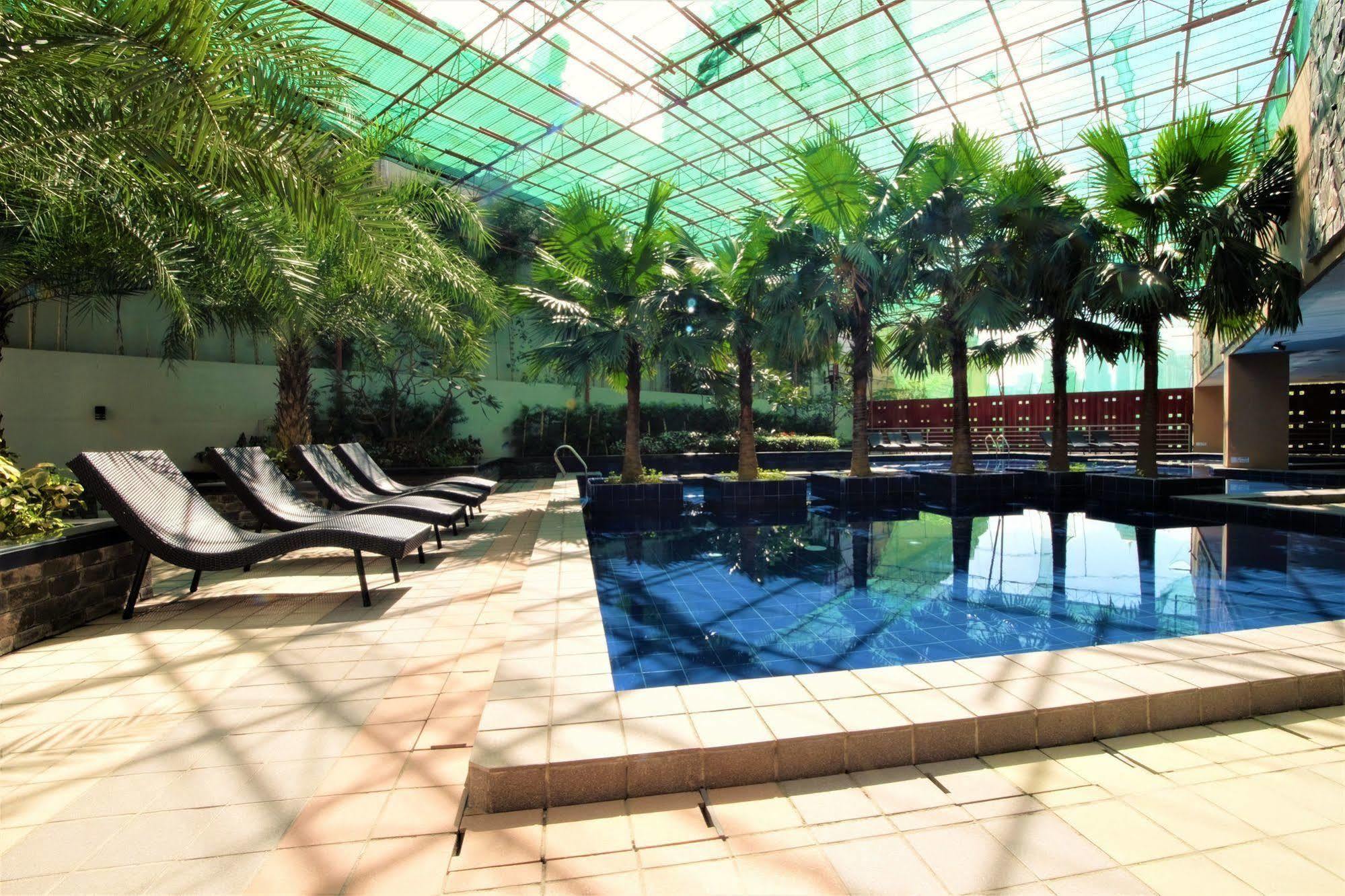 Sunshine City Suites Pasig City Kültér fotó